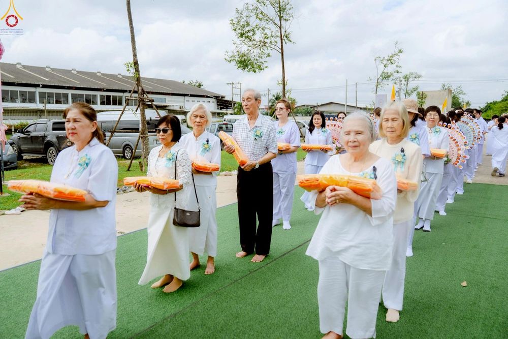 ภาพ No.266804:วันที่ 5 พฤศจิกายน พ.ศ. 2568 พิธีทอดกฐิน ณ อนุสรณ์สถานพระมงคลเทพมุนี  (สด จนฺทสโร) ผู้ค้นพบวิชชาธรรมกาย สถานที่ตั้งมโนปณิธานบวชตลอดชีวิต คลองบางนางแท่น ต.หอมเกร็ด อ.สามพราน จ.นครปฐม