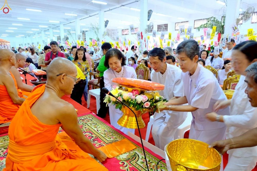 ภาพ No.251349:วันที่ 8 ตุลาคม พ.ศ. 2568 พิธีทอดกฐินสามัคคีทั่วไทย 30,000 วัด โดยคณะศิษยานุศิษย์ บูชาธรรม 81 ปี หลวงพ่อธัมมชโย ณ วัดทองบน กรุงเทพฯ