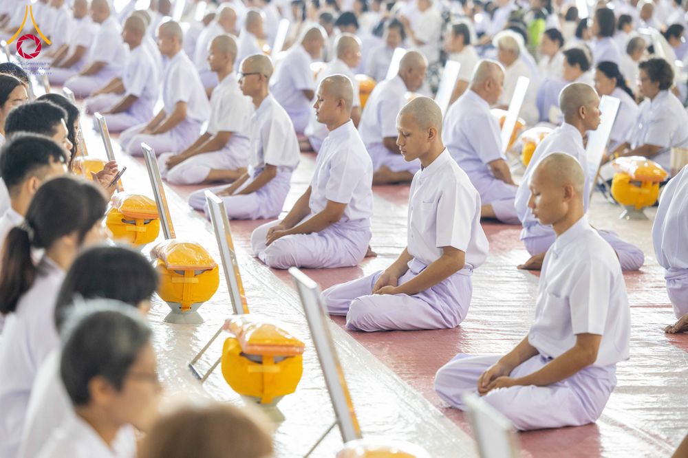 ภาพ No.321290:วันเสาร์ที่ 11 เมษายน พ.ศ.2569 พิธีขอขมาและมอบผ้าไตร โครงการอุปสมบทหมู่ บูชาธรรมหลวงพ่อธัมมชโย พ.ศ.2569 โครงการอุปสมบทหมู่ธรรมทายาท ระดับอุดมศึกษา รุ่น 53 (ภาคฤดูร้อน) ณ วัดพระธรรมกาย ปทุมธานี