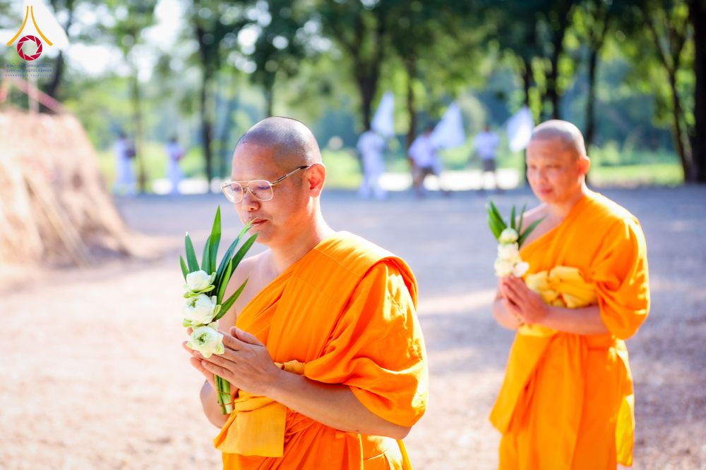 ภาพ No.285715:วันพุธที่ 10 ธันวาคม พ.ศ.2568  พิธีตอกเสาเข็มมงคลต้นสุดท้าย รองรับองค์พระเจดีย์เพื่อสร้างสันติภาพโลก ณ ศูนย์ปฏิบัติธรรมและศูนย์อบรมเยาวชน ชัยนาท