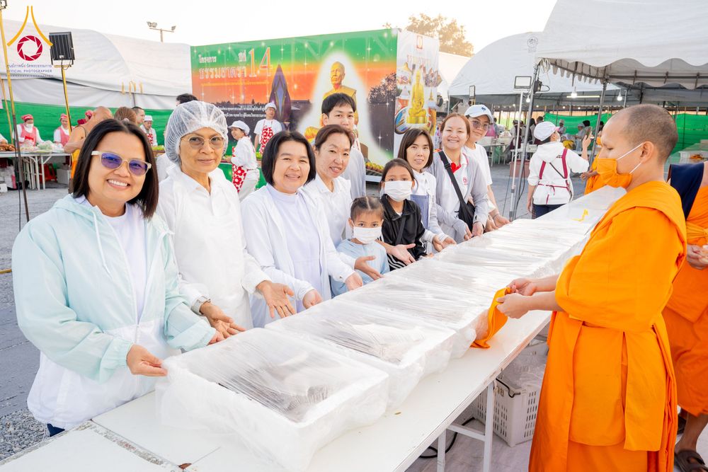 ภาพ No.292266:วันที่ 11 มกราคม พ.ศ. 2569 พิธีถวายภัตตาหารเป็นสังฆทาน แด่พระธรรมยาตรา ในโครงการธรรมยาตรา กตัญญูบูชา มหาปูชนียาจารย์ พระมงคลเทพมุนี(สด จนฺทสโร) พระผู้ปราบมาร อนุสรณ์สถาน 7 แห่ง ปีที่ 14 ณ  อนุสรณ์สถานลำดับที่ 2  สถานที่ตั้งมโนปณิธานบวชตลอดชีวิต อนุสรณ์สถ