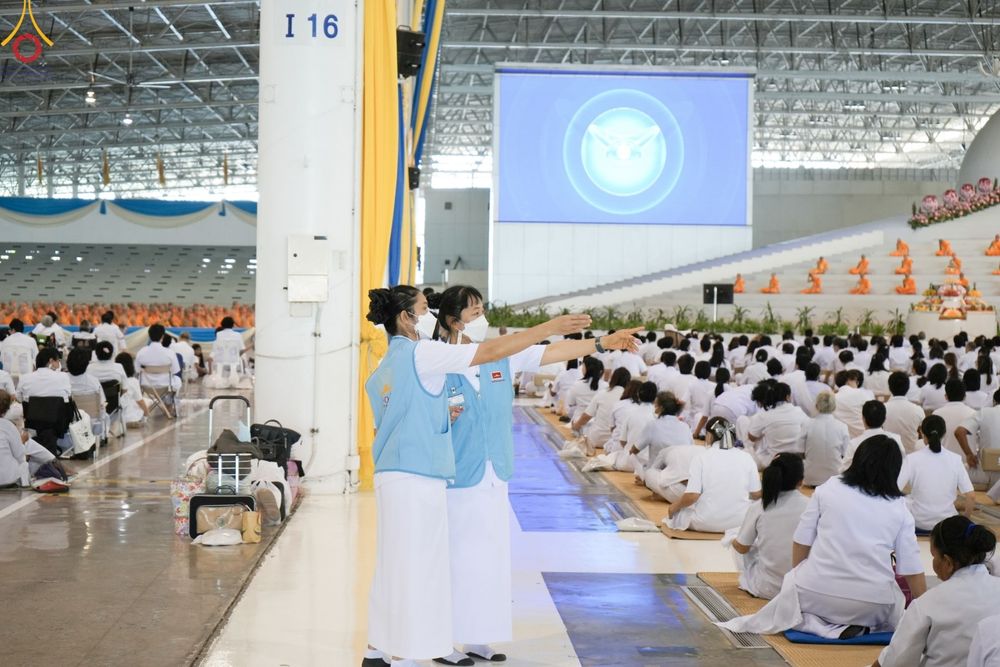 ภาพ No.86955:พิธีตักบาตร , พิธีบูชาข้าวพระ , พิธีจุดเทียนใจ ไฟนิรันดร์ อนันตชัย ในวันอาทิตย์ต้นเดือน 3 กันยายน พ.ศ. 2566 ณ วัดพระธรรมกาย