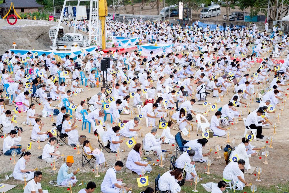 ภาพ No.275201:วันอาทิตย์ที่ 30 พฤศจิกายน พ.ศ. 2568 พิธีตอกเสาเข็ม "สร้างองค์พระเจดีย์เพื่อสร้างสันติภาพโลก" ต้นสุดท้าย ณ ศูนย์ปฏิบัติธรรมระยอง (บ้านช่องลม)