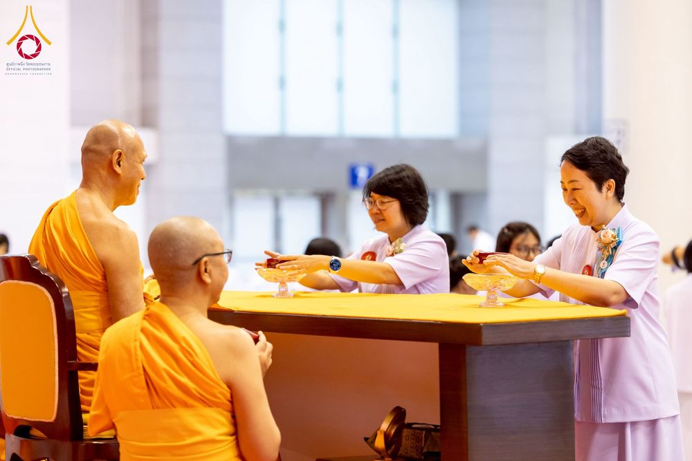 ภาพ No.264410:วันอาทิตย์ที่ 2 พฤศจิกายน พ.ศ. 2568 พิธีบูชาข้าวพระ ณ สภาธรรมกายสากล วัดพระธรรมกาย