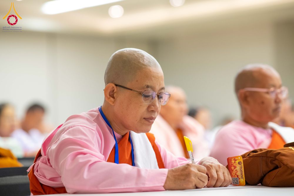 ภาพ No.325357:วันที่ 24 เมษายน พ.ศ.2569  หลวงพ่อทัตตชีโว รองเจ้าอาวาสวัดพระธรรมกาย ถวายการต้อนรับและปฏิสันถารคณะแม่ชีชาวเมียนมา
