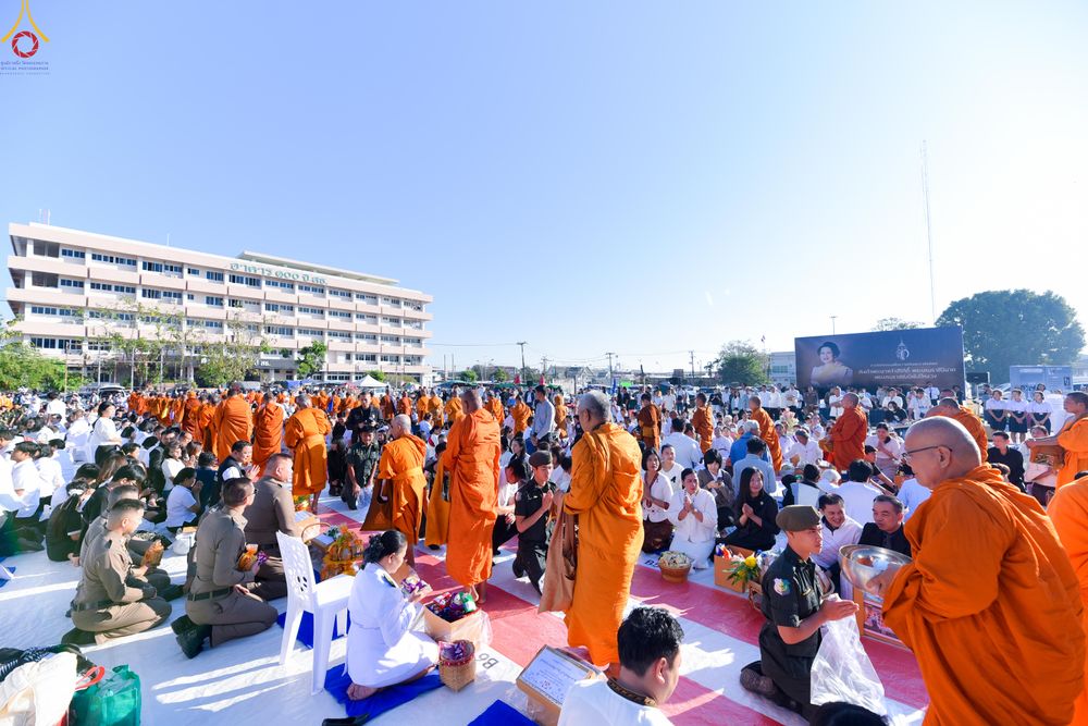 ภาพ No.280235:วันอังคารที่ ๓๐ ธันวาคม พ.ศ. ๒๕๖๘ พิธีตักบาตรพระ ๑,๐๖๙ รูป จังหวัดกาฬสินธุ์   ณ บริเวณสนามหน้าศาลากลาง จังหวัดกาฬสินธุ์ (หลังเก่า)