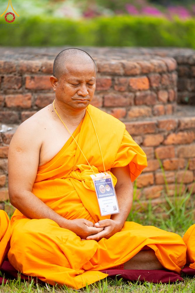 ภาพ No.314619:วันที่ 20 มีนาคม พ.ศ. 2569 พระอาจารย์ แนะนำการปฏิบัติธรรมให้แก่สามเณร  โครงการบรรพชาสามเณร 500 รูป เนปาล ณ วิหารมายาเทวี ประเทศเนปาล