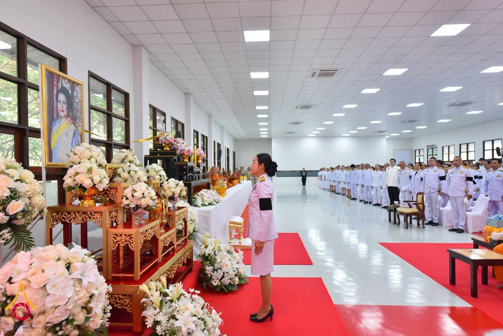 ภาพ No.344269:วันที่ 12 สิงหาคม พ.ศ. 2569  พสกนิกรชาวอำเภอคลองหลวง พร้อมใจร่วมพิธีสวดพระพุทธมนต์และทำบุญตักบาตรถวายพระราชกุศล เนื่องในวันคล้ายวันพระราชสมภพ สมเด็จพระบรมราชชนนีพันปีหลวง และวันแม่แห่งชาติ 12 สิงหาคม 2569