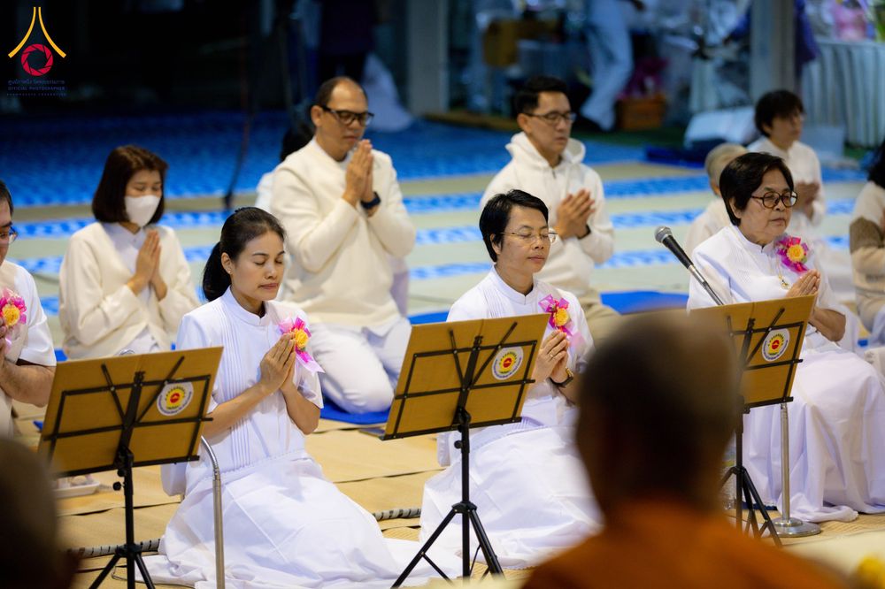 ภาพ No.293471:วันที่ 13 มกราคม พ.ศ. 2569 พิธีถวายภัตตาหารเป็นสังฆทาน แด่พระธรรมยาตรา ณ อนุสรณ์สถานมหาวิหารพระมงคลเทพมุนี (โลตัสแลนด์) อ.สองพี่น้อง จ.สุพรรณบุรี ในโครงการธรรมยาตรา กตัญญูบูชา มหาปูชนียาจารย์ พระมงคลเทพมุนี(สด จนฺทสโร) พระผู้ปราบมาร อนุสรณ์สถาน 7 แห่ง ปี