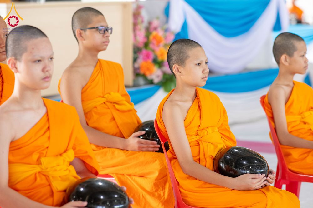 ภาพ No.339961:วันอาทิตย์ที่ 19 กรกฎาคม พ.ศ.2569 พิธีตักบาตรโครงการบรรพชาสามเณรนานาชาติ รุ่นที่ 15 ณ มหารัตนวิหารคด 6 วัดพระธรรมกาย