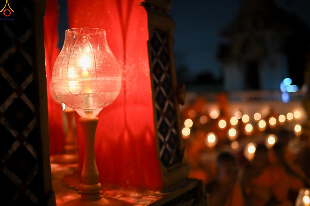 ภาพ No.297197:วันที่ 17 มกราคม พ.ศ. 2569 พิธีจุดประทีปถวายเป็นพุทธบูชา และบูชาธรรมมหาปูชนียาจารย์ (ภาพชุดที่ 2) ณ วัดโบสถ์บน ต.บางคูเวียง จ.นนทบุรี อนุสรณ์สถานลำดับที่ 4 สถานที่เกิดด้วยกายธรรม ในโครงการธรรมยาตรา กตัญญูบูชา มหาปูชนียาจารย์ พระมงคลเทพมุนี(สด จนฺทสโร) พร