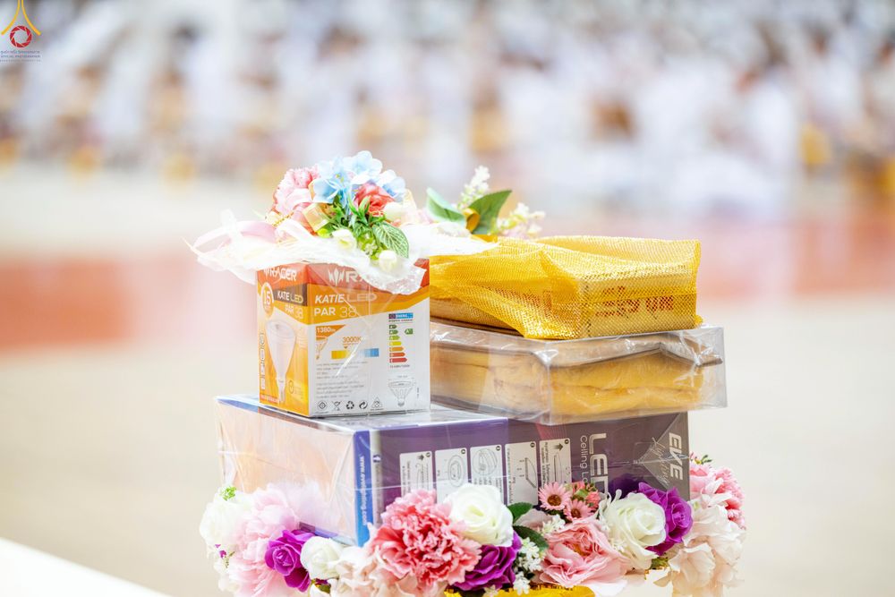 ภาพ No.341822:วันพุธที่ 29 กรกฎาคม พ.ศ. 2569 พิธีถวายผ้าอาบน้ำฝน เทียนพรรษาและประทีปโคมไฟ ณ ห้องแก้วสารพัดนึก 2 สภาธรรมกายสากล วัดพระธรรมกาย