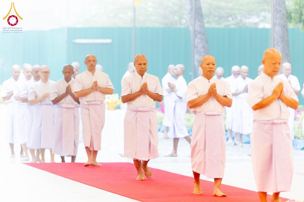 ภาพ No.298108:วันเสาร์ที่ 17 มกราคม พ.ศ. 2569 พิธีบรรพชาอุปสมบท โครงการอุปสมบทหมู่ บูชาธรรมครบ 117 ปี คุณยายอาจารย์มหารัตนอุบาสิกาจันทร์ ขนนกยูง  ณ อุโบสถพระไตรปิฎก วัดพระธรรมกาย