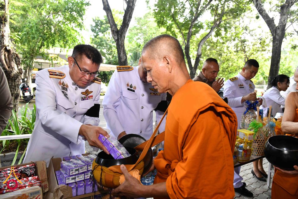 ภาพ No.344294:วันที่ 12 สิงหาคม พ.ศ. 2569  พสกนิกรชาวอำเภอคลองหลวง พร้อมใจร่วมพิธีสวดพระพุทธมนต์และทำบุญตักบาตรถวายพระราชกุศล เนื่องในวันคล้ายวันพระราชสมภพ สมเด็จพระบรมราชชนนีพันปีหลวง และวันแม่แห่งชาติ 12 สิงหาคม 2569