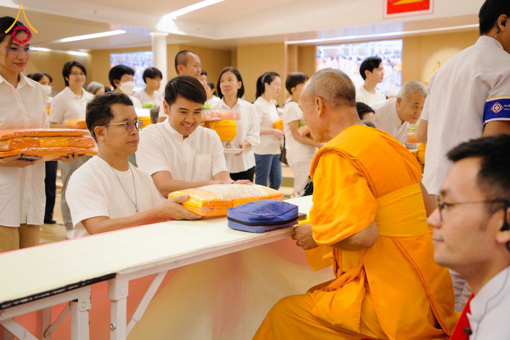 ภาพ No.313676:วันอาทิตย์ที่ 15 มีนาคม พ.ศ. 2569 พิธีร่วมบุญบรรพชาสามเณร 5000 รูป ณ ห้องแก้วสารพัดนึก 2 สภาธรรมกายสากล วัดพระธรรมกาย