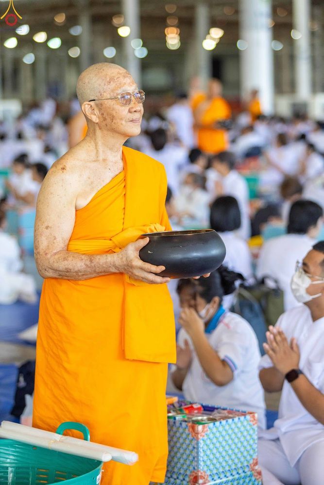 ภาพ No.345400:วันพฤหัสบดีที่ 27 สิงหาคม พ.ศ.2569 พิธีตักบาตรในวันธรรมชัย ณ สภาธรรมกายสากล วัดพระธรรมกาย ปทุมธานี