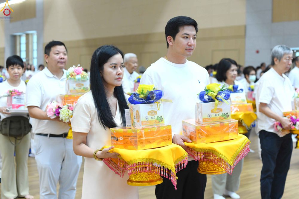 ภาพ No.343637:วันที่ 16 สิงหาคม พ.ศ.2569 พิธีถวายคิลานเภสัช และอุปกรณ์ทางการแพทย์ ณ ห้องแก้วสารพัดนึก2 วัดพระธรรมกาย