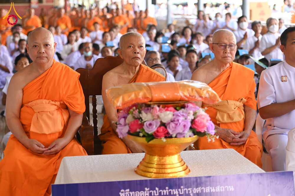 ภาพ No.299022:วันที่ 20 มกราคม พ.ศ. 2569 พิธีทอดผ้าป่าทำนุบำรุงศาสนสถาน ณ วัดใหม่นพรัตน์ ต.เนินพระปรางค์ อ.สองพี่น้อง จ.สุพรรณบุรี ในโครงการธรรมยาตรา กตัญญูบูชา มหาปูชนียาจารย์ พระมงคลเทพมุนี(สด จนฺทสโร) พระผู้ปราบมาร อนุสรณ์สถาน 7 แห่ง ปีที่ 14