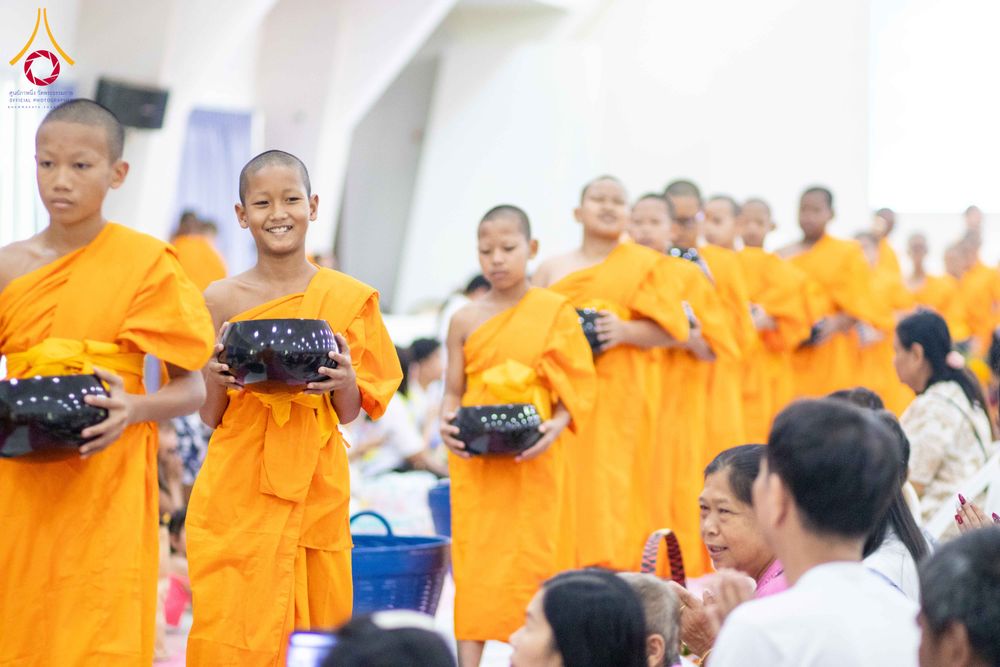ภาพ No.321869:วันที่ 12 เมษายน พ.ศ.2569 ตักบาตรสงกรานต์ฉลองสามเณรใหม่  ณ ศูนย์ปฏิบัติธรรมระยอง(บ้านช่องลม)