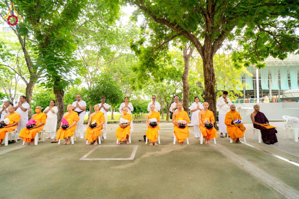 ภาพ No.342510:วันที่ 31 กรกฎาคม พ.ศ. 2569  ต้อนรับคณะแสวงบุญชาวศรีลังกา 31 ท่าน เยี่ยมชมวัดพระธรรมกาย