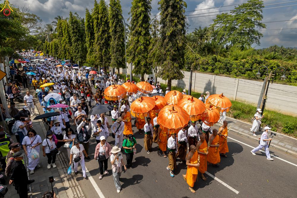 ภาพ No.331779:วันอาทิตย์ที่ 31 พฤษภาคม พ.ศ. 2569 การเดินขบวนพาเหรดงานเฉลิมฉลอง เทศกาลวิสาขบูชานานาชาติ ประเทศอินโดนีเซีย