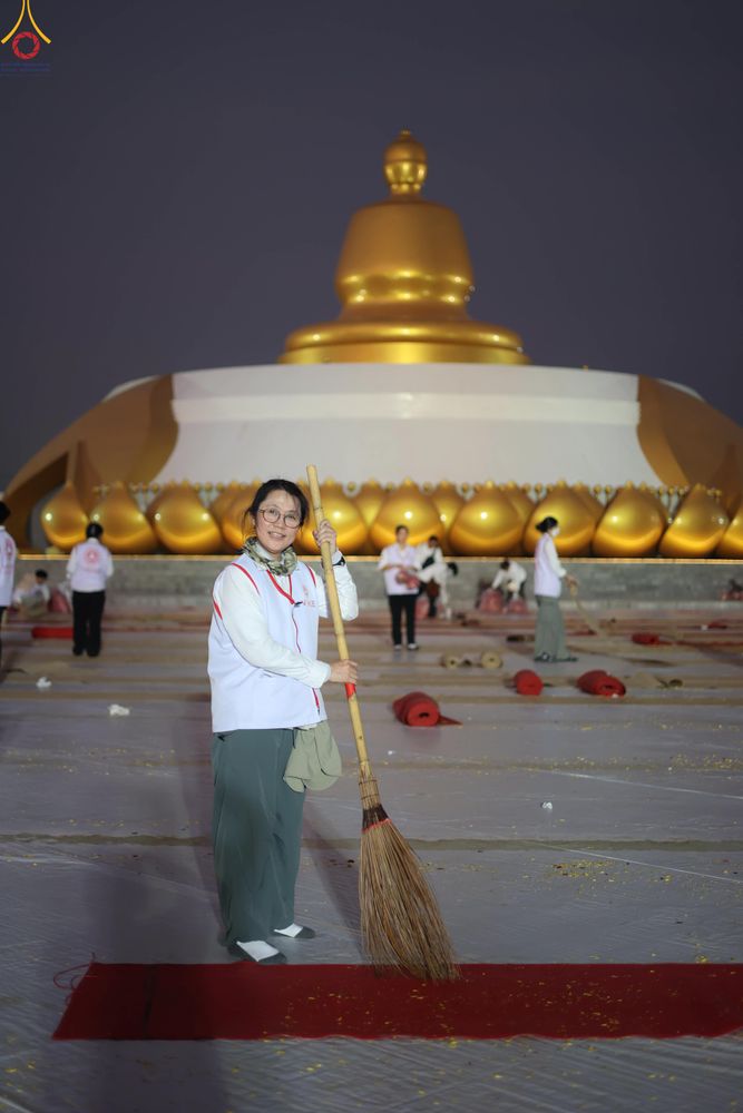 ภาพ No.306584:ภาพเบื้องหลังอาสาสมัครรวมใจ ชุดที่ 5 ในโครงการธรรมยาตรา กตัญญูบูชา มหาปูชนียาจารย์ พระมงคลเทพมุนี(สด จนฺทสโร) พระผู้ปราบมาร อนุสรณ์สถาน 7 แห่ง ปีที่ 14