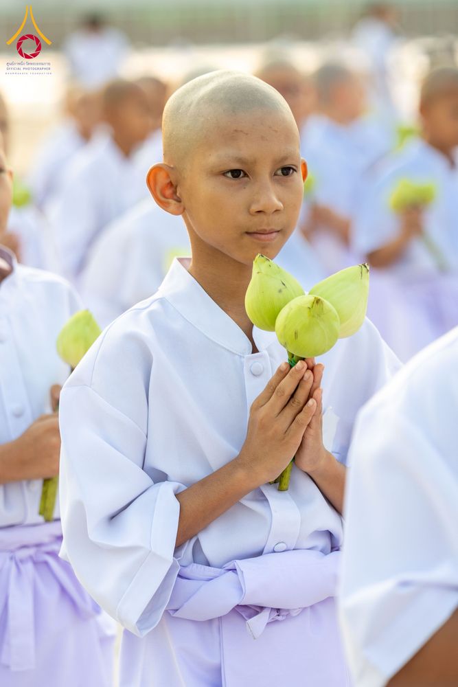 ภาพ No.319405:วันเสาร์ที่ 4 เมษายน พ.ศ.2569 พิธีขอขมา มอบผ้าไตร และถวายบาตรแด่นาคธรรมทายาท ในโครงการบรรพชาสามเณรฟื้นฟูพระพุทธศาสนาทั่วไทย โครงการหน่อแก้วเปรียญธรรม รุ่นที่ 14 โครงการสามเณรยุวธรรมทายาท รุ่นที่ 34 โครงการสามเณรมัชฌิมธรรมทายาท รุ่นที่ 30 ณ สภาธรรมกายสากล