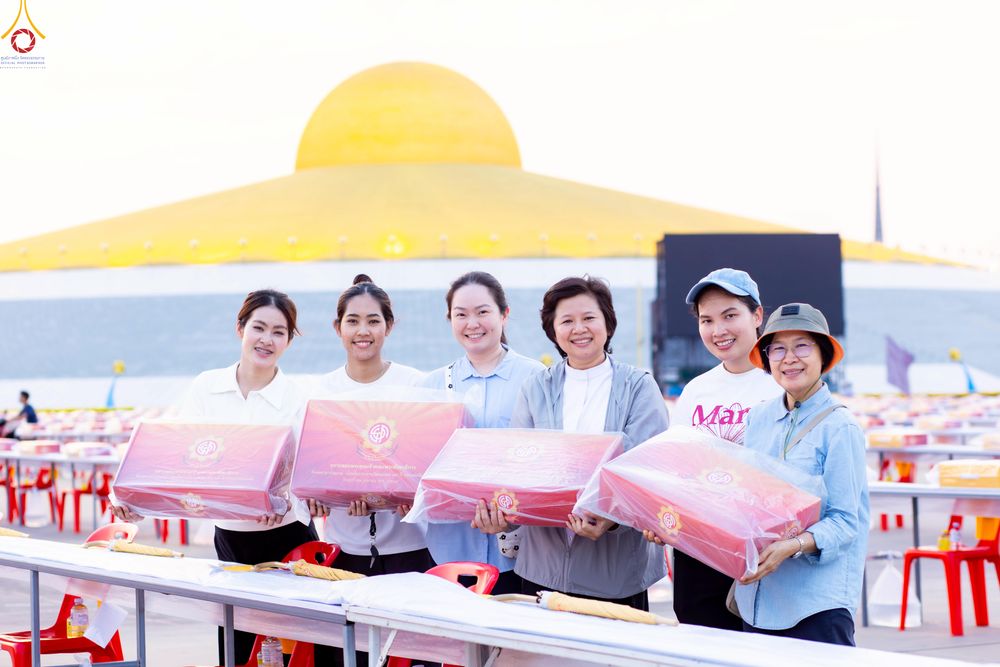 ภาพ No.322749:วันที่ 15-18 เมษายน พ.ศ.2569 การเเตรียมโต๊ะฉัน , เตรียมจุดพักค้าง , เรียงเก้าอี้ , เรียงกล่องไทยธรรม  เพื่องานถวายมหาสังฆทาน 40,000 กว่าวัดทั่วประเทศ วันคุ้มครองโลก 22 เมษายน พ.ศ.2569 วัดพระธรรมกาย