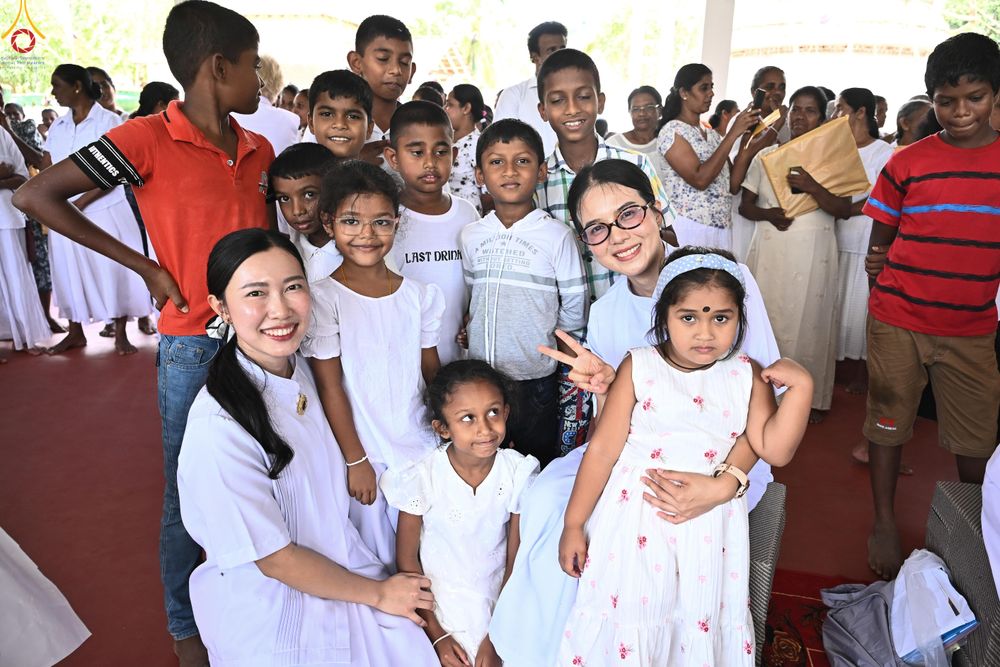 ภาพ No.278700:วันที่ 30 ตุลาคม พ.ศ.2568 กฐินสมทบต่างประเทศ โดยคณะศิษยานุศิษย์ บูชาธรรม 81 ปี หลวงพ่อธัมมชโย ณ วัดศรีสุดาสนะ รังกุต วิหาร ประเทศศรีลังกา