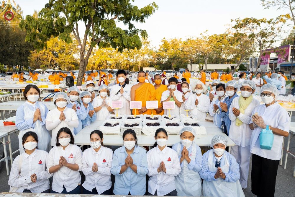 ภาพ No.71342:พิธีถวายภัตตาหารเป็นสังฆทาน แด่คณะพระธรรมยาตราฯ ในโครงการธรรมยาตรากตัญญูบูชา มหาปูชนียาจารย์ พระมงคลเทพมุนี(สด จนฺทสโร) พระผู้ปราบมาร อนุสรณ์สถาน 7 แห่ง ปีที่ 11 วันที่ 15 มกราคม พ.ศ. 2566