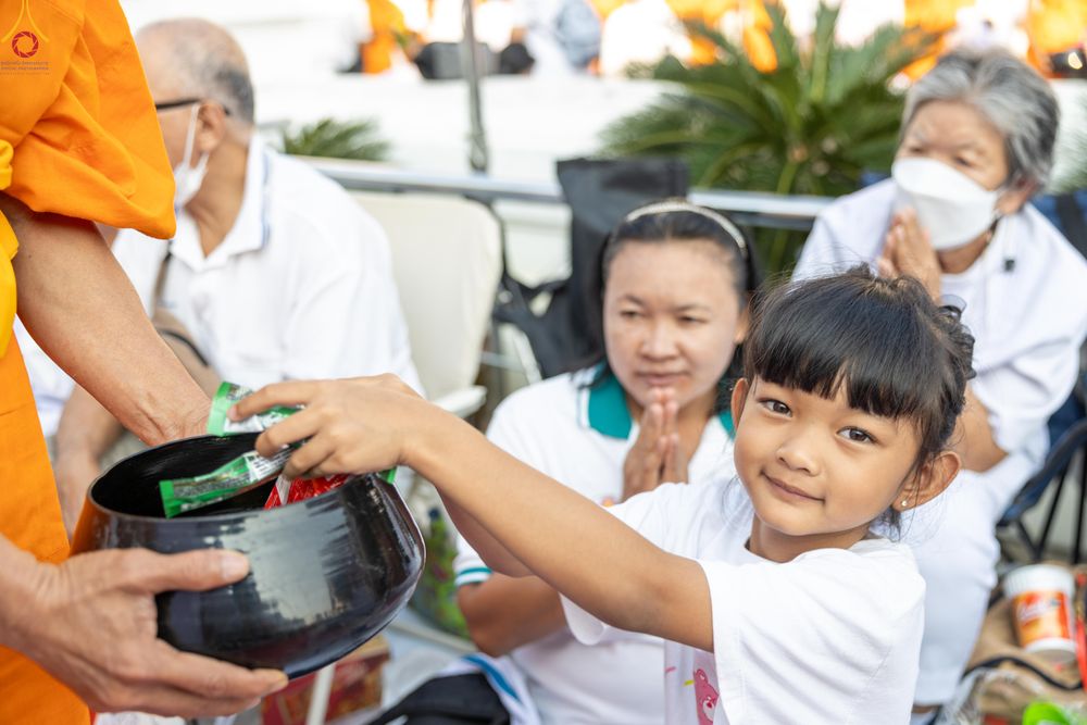 ภาพ No.297684:วันที่ 18 มกราคม พ.ศ. 2569 พิธีตักบาตรพระธรรมยาตรา ณ วัดโบสถ์บน ต.บางคูเวียง จ.นนทบุรี อนุสรณ์สถานลำดับที่ 4 สถานที่เกิดด้วยกายธรรม ในโครงการธรรมยาตรา กตัญญูบูชา มหาปูชนียาจารย์ พระมงคลเทพมุนี(สด จนฺทสโร) พระผู้ปราบมาร อนุสรณ์สถาน 7 แห่ง ปีที่ 14