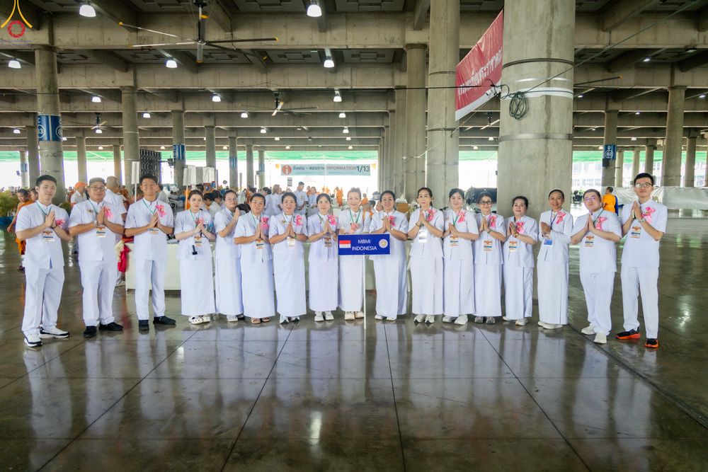 ภาพ No.323737:วันที่ 22 เมษายน พ.ศ.2569(วันคุ้มครองโลก) งานถวายมหาสังฆทาน 40,000 กว่าวัดทั่วประเทศ คณะสงฆ์ฉันภัตตาหารเพล