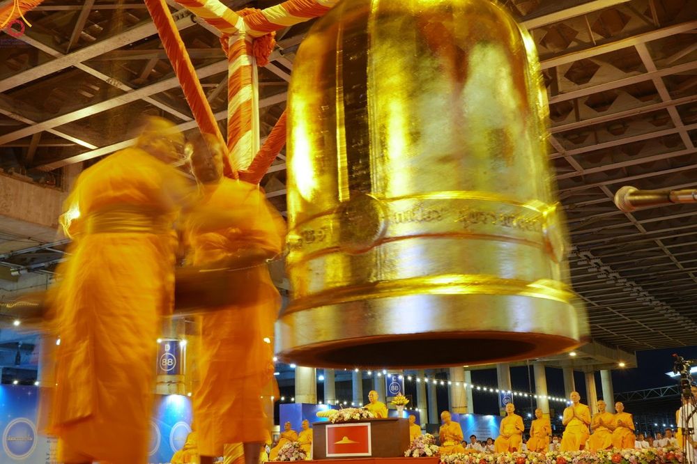 ภาพ No.345930:วันพฤหัสบดีที่ 27 สิงหาคม พ.ศ.2569 พิธีฉลองชัยสวดมนต์บทธัมมจักกัปปวัตตนสูตร 8,657,585,858 จบ ณ มหารัตนวิหารคด วัดพระธรรมกาย