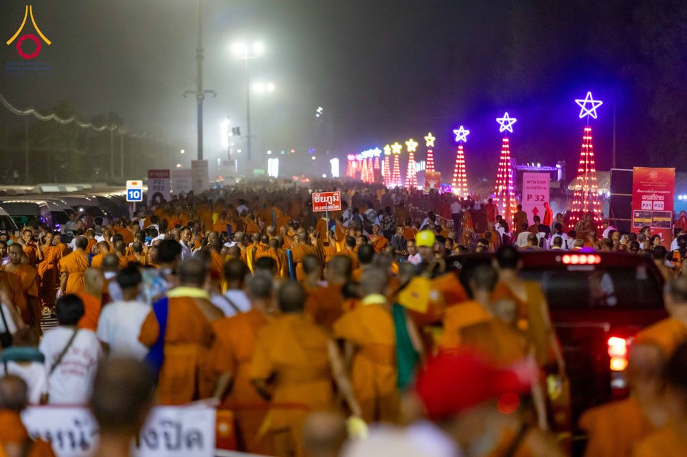 ภาพ No.324541:วันที่ 22 เมษายน พ.ศ.2569 (วันคุ้มครองโลก) บรรยากาศพระสังฆาธิการและสาธุชน การเดินทางกลับ งานถวายมหาสังฆทาน 40,000 กว่าวัดทั่วประเทศ วัดพระธรรมกาย