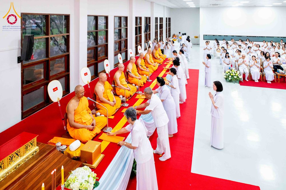 ภาพ No.314561:วันศุกร์ที่ 20 มีนาคม พ.ศ. 2569 พิธีบำเพ็ญกุศล คุณพ่อณรงค์ จินตมากุล โยมบิดา พระครูปลัดรัตนวีรวัฒน์ (รังสฤษดิ์ อิทฺธิจินตโก) ที่ปรึกษาเจ้าคณะจังหวัดปทุมธานี เจ้าอาวาสวัดพระธรรมกาย  ณ ห้องปลูกศรัทธา 2 วัดพระธรรมกาย ปทุมธานี