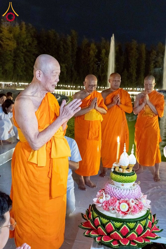 ภาพ No.266434:วันพุธที่ 5 พฤศจิกายน พ.ศ. 2568 (วันพระ ขึ้น 15 ค่ำ เดือน 12) พิธีลอยกระทงธรรม  ณ สระมหาเศรษฐีทะเลบุญ มหาวิหารพระมงคลเทพมุนี วัดพระธรรมกาย จ.ปทุมธานี