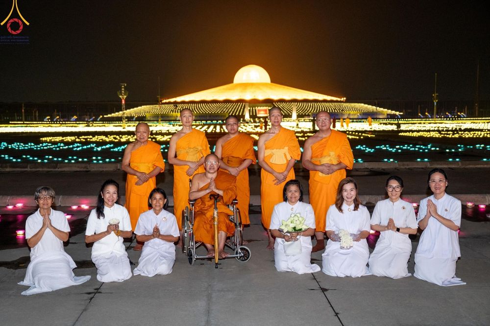 ภาพ No.154949:พิธีจุดประทีป, พิธีฉลองชัยสวดมนต์บทธัมมจักกัปปวัตนสูตร ณ มหารัตนวิหารคด วัดพระธรรมกาย วันอังคารที่ 17 กันยายน พ.ศ. 2567
