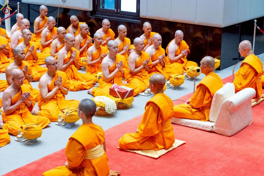 ภาพ No.229286:วันเสาร์ที่ 14 มิถุนายน พ.ศ. 2568 พิธีบรรพชา , พิธีถวายบาตร , พิธีอุปสมบท ในโครงการบรรพชาอุปสมบทหมู่ ผู้บริหารรุ่นที่ 15 และ อุดมศึกษา รุ่นที่ 52 ณ โบสถ์พระไตรปิฎก วัดพระธรรมกาย