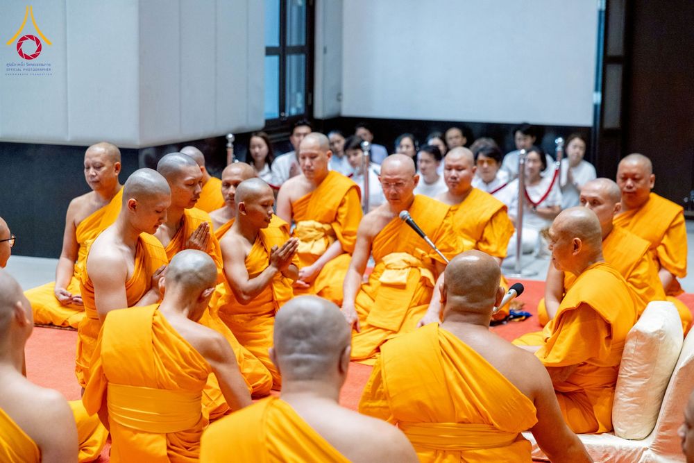 ภาพ No.256322:วันที่ 4 ตุลาคม พ.ศ. 2568 พิธีบรรพชาอุปสมบท  โครงการอุปสมบทหมู่บูชาธรรม 141 ปี  พระมงคลเทพมุนี (สด จนฺทสโร) ณ โบสถ์พระไตรปิฏก วัดพระธรรมกาย จ.ปทุมธานี