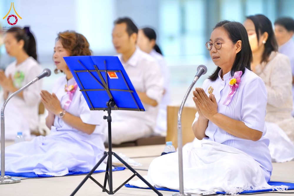 ภาพ No.284755:วันอาทิตย์ที่ 14 ธันวาคม พ.ศ.2568  พิธีปฏิบัติธรรม พิธีถวายภัตตาหารเป็นสังฆทาน พิธีมอบต้นสมบัติจักรพรรดิ ถวายแด่เจ้าอาวาสและประธานสงฆ์ 236 ศูนย์ส่งเสริมศีลธรรมทั่วโลก ณ สภาธรรมกายสากล วัดพระธรรมกาย