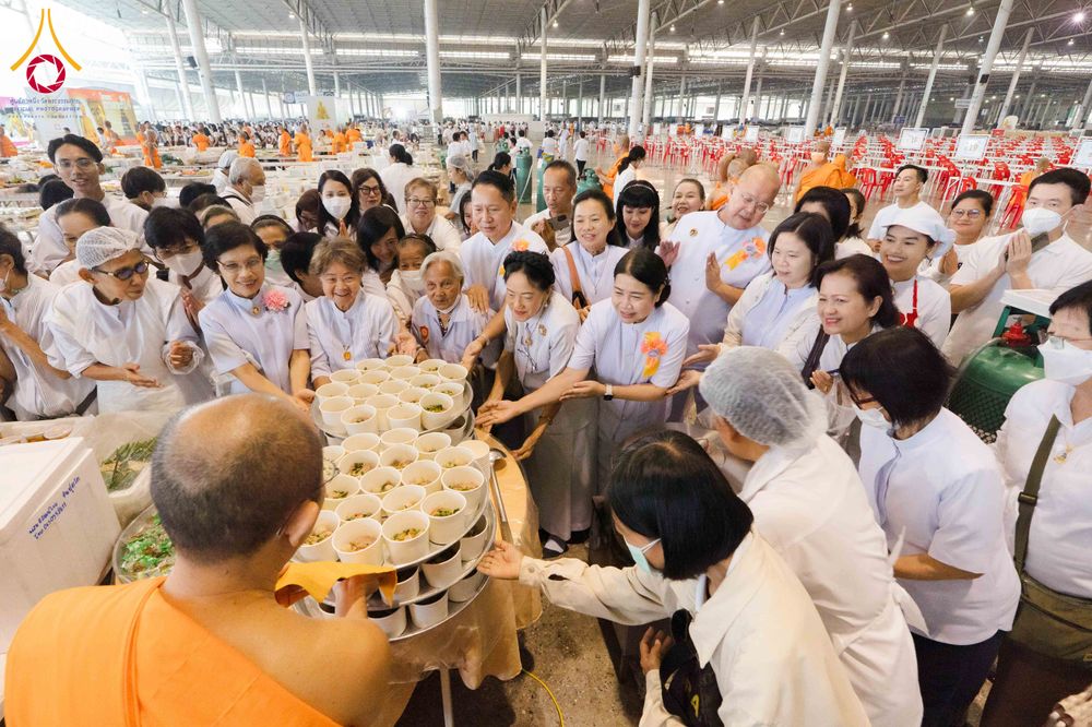 ภาพ No.306980:วันที่ 31 มกราคม พ.ศ. 2569 พิธีถวายภัตตาหารเป็นสังฆทาน แด่พระธรรมยาตรา ณ วัดพระธรรมกาย  จังหวัดปทุมธานี ในโครงการธรรมยาตรา กตัญญูบูชา มหาปูชนียาจารย์ พระมงคลเทพมุนี(สด จนฺทสโร) พระผู้ปราบมาร อนุสรณ์สถาน 7 แห่ง ปีที่ 14