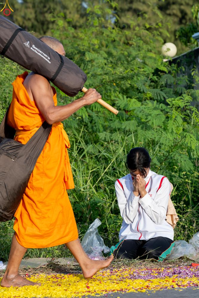 ภาพ No.296292:ภาพเบื้องหลังอาสาสมัครรวมใจ ชุดที่ 2 ในโครงการธรรมยาตรา กตัญญูบูชา มหาปูชนียาจารย์ พระมงคลเทพมุนี(สด จนฺทสโร) พระผู้ปราบมาร อนุสรณ์สถาน 7 แห่ง ปีที่ 14