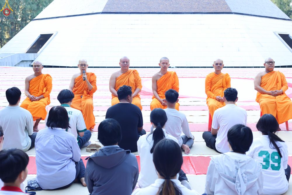 ภาพ No.296132:ภาพเบื้องหลังอาสาสมัครรวมใจ ชุดที่ 2 ในโครงการธรรมยาตรา กตัญญูบูชา มหาปูชนียาจารย์ พระมงคลเทพมุนี(สด จนฺทสโร) พระผู้ปราบมาร อนุสรณ์สถาน 7 แห่ง ปีที่ 14