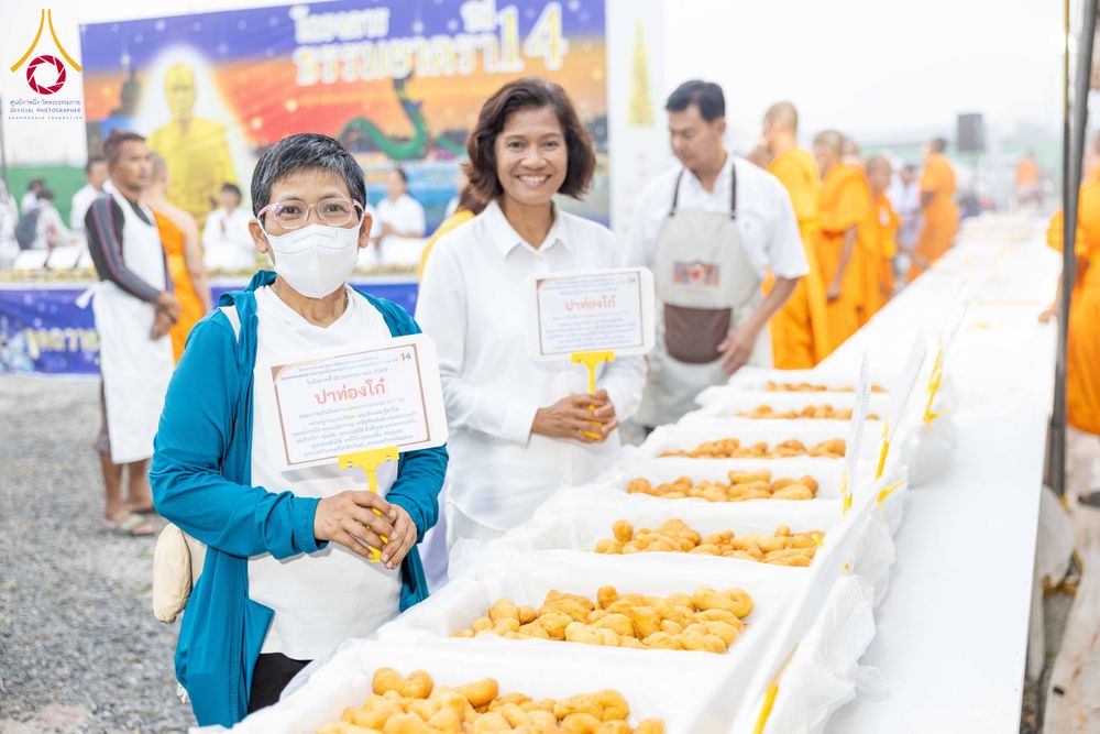 ภาพ No.298506:วันที่ 20 มกราคม พ.ศ. 2569 พิธีถวายภัตตาหารเป็นสังฆทาน แด่พระธรรมยาตรา ณ อนุสรณ์สถานบางปลา วัดบางปลา อำเภอบางเลน จังหวัดนครปฐม ในโครงการธรรมยาตรา กตัญญูบูชา มหาปูชนียาจารย์ พระมงคลเทพมุนี(สด จนฺทสโร) พระผู้ปราบมาร อนุสรณ์สถาน 7 แห่ง ปีที่ 14