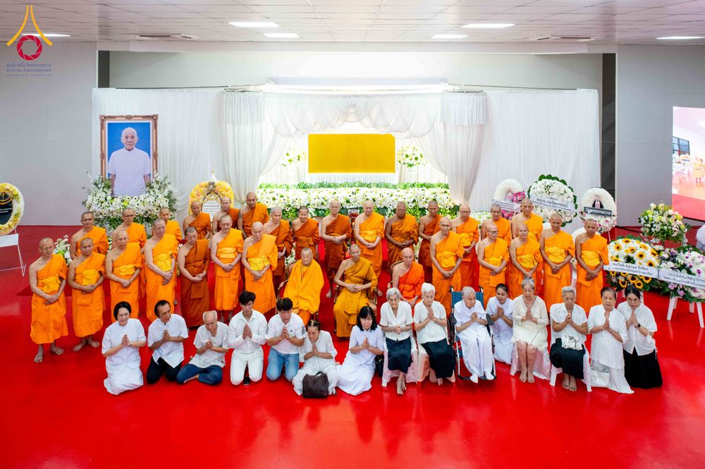 ภาพ No.314494:วันพฤหัสบดีที่ 19 มีนาคม พ.ศ. 2569 พิธีบำเพ็ญกุศล คุณพ่อณรงค์ จินตมากุล โยมบิดา พระครูปลัดรัตนวีรวัฒน์ (รังสฤษดิ์ อิทฺธิจินตโก) ที่ปรึกษาเจ้าคณะจังหวัดปทุมธานี เจ้าอาวาสวัดพระธรรมกาย  ณ ห้องปลูกศรัทธา 2 วัดพระธรรมกาย ปทุมธานี