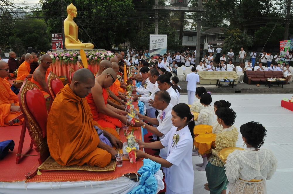 ภาพ No.10848:ประมวลภาพตักบาตรระนองมิตรภาพไทย - พม่า พระ 1,500 รูป