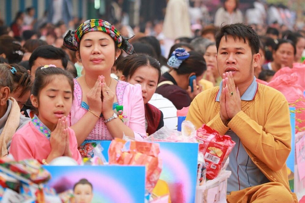 ภาพ No.10893:ประมวลภาพตักบาตร 3 แผ่นดิน พระ 10,000 รูป เหนือสุดยอดแดนสยาม