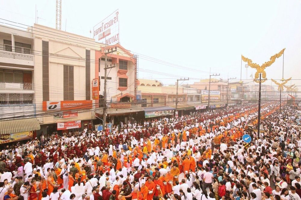ภาพ No.10903:ประมวลภาพตักบาตร 3 แผ่นดิน พระ 10,000 รูป เหนือสุดยอดแดนสยาม