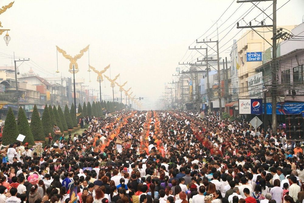 ภาพ No.10917:ประมวลภาพตักบาตร 3 แผ่นดิน พระ 10,000 รูป เหนือสุดยอดแดนสยาม