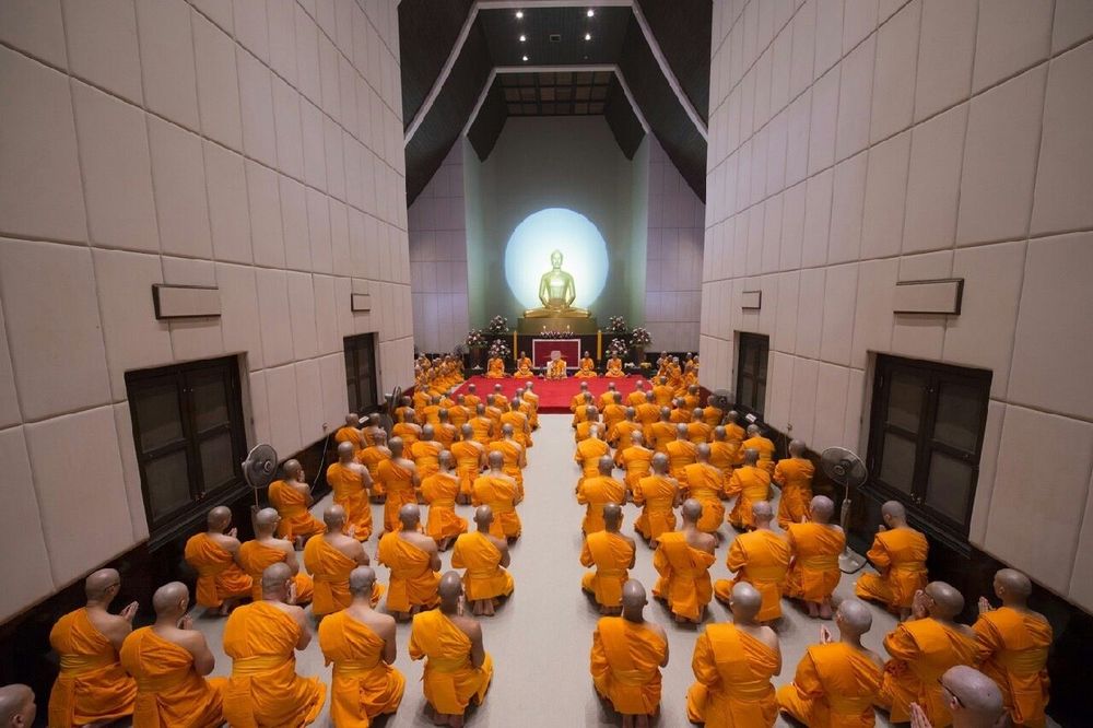 ภาพ No.11747:ประมวลภาพอุปสมบทหมู่ธรรมทายาทนานาชาติ รุ่นที่ 12 และธรรมทายาทอุดมศึกษารุ่นที่ 42
